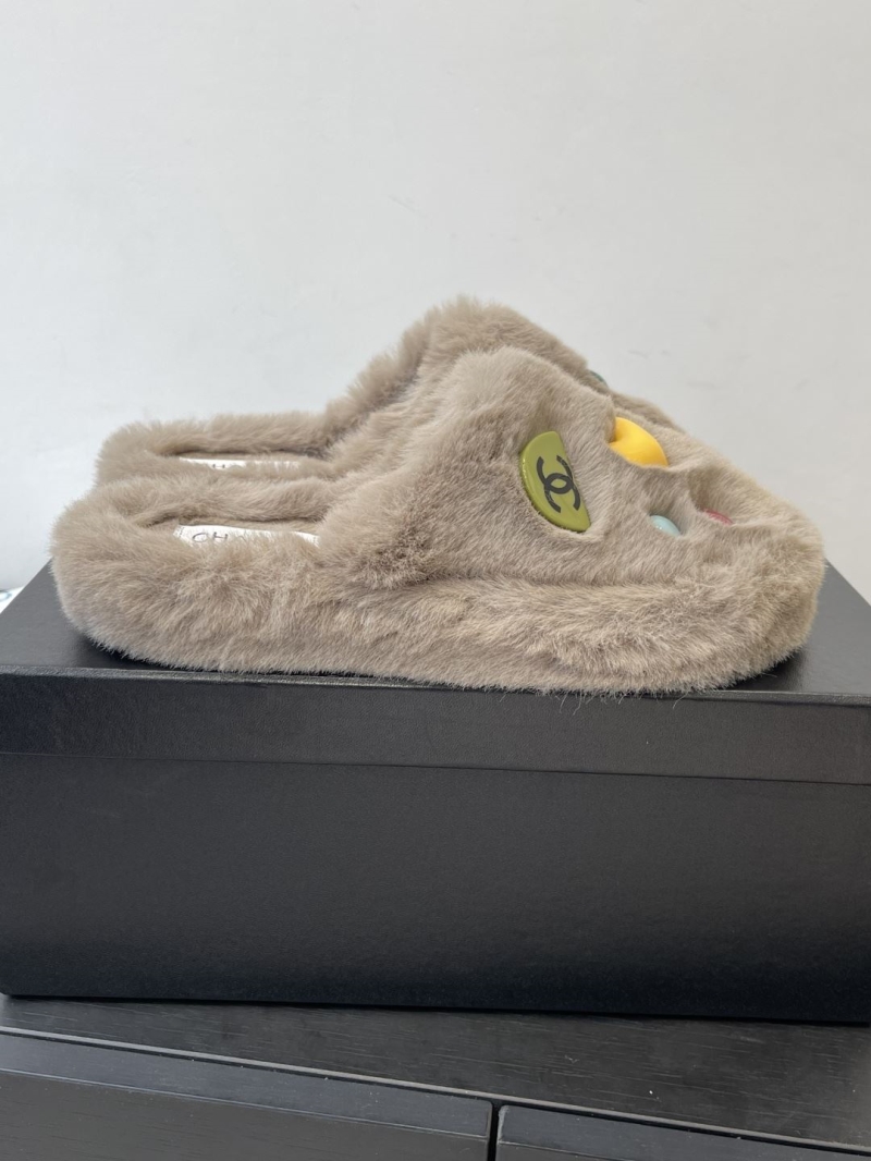 Ch**el slippers